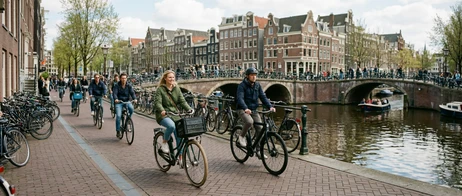 Amsterdam: Gibt es hier mehr Fahrräder als Menschen? Amsterdam: Gibt es hier mehr Fahrräder als Menschen?