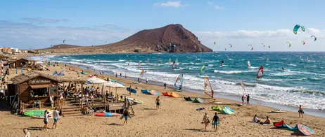 El Médano en Tenerife: deportes acuáticos y vacaciones de playa