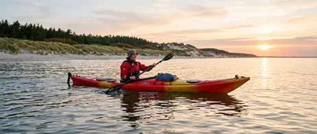 Kajak fahren im Frühling und Sommer an der Ostsee