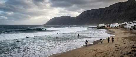 Discover Caleta de Famara: Surf Spot and Nature Escape on Lanzarote