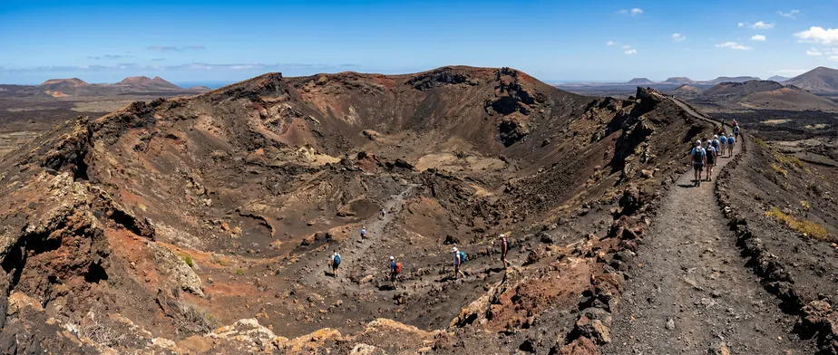 Vulcan El Cuervo: the path into the volcano