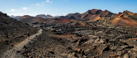 Senderismo en Timanfaya: vivir el paisaje volcánico de Lanzarote